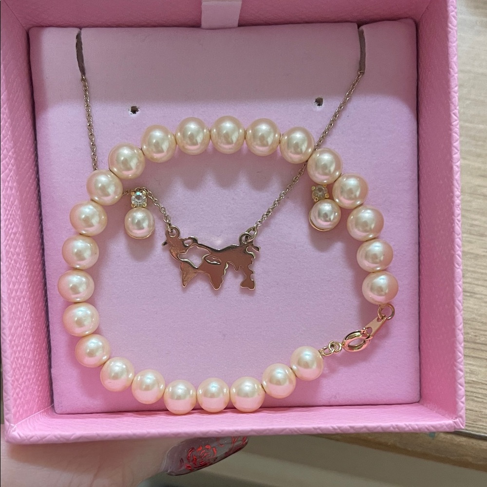 Elegant Bracelet and Necklace Set